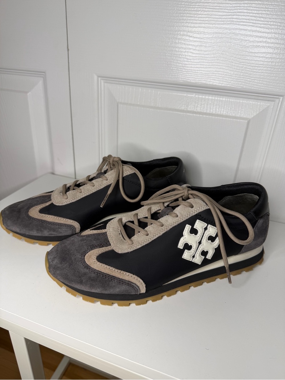Women Tory Burch Black and Taupe Suede-Trim Sneakers Size 9.5 in Super Shape